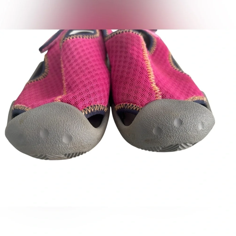 CROCS‎ Pink and Gray Water Shoes with Velcro Closure Kids Sz 2